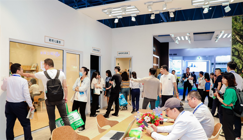 得高補氧學習桌亮相第83屆中國教育裝備展示會,富氧科技助力青少年智慧成長 圖片 2 得高補氧學習桌亮相第83屆中國教育裝備展示會,富氧科技助力青少年智慧成長 圖片 2